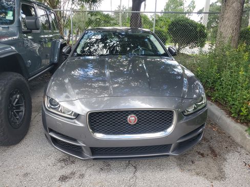 Used 2017 Jaguar XE Prestige AWD/4WD image 3