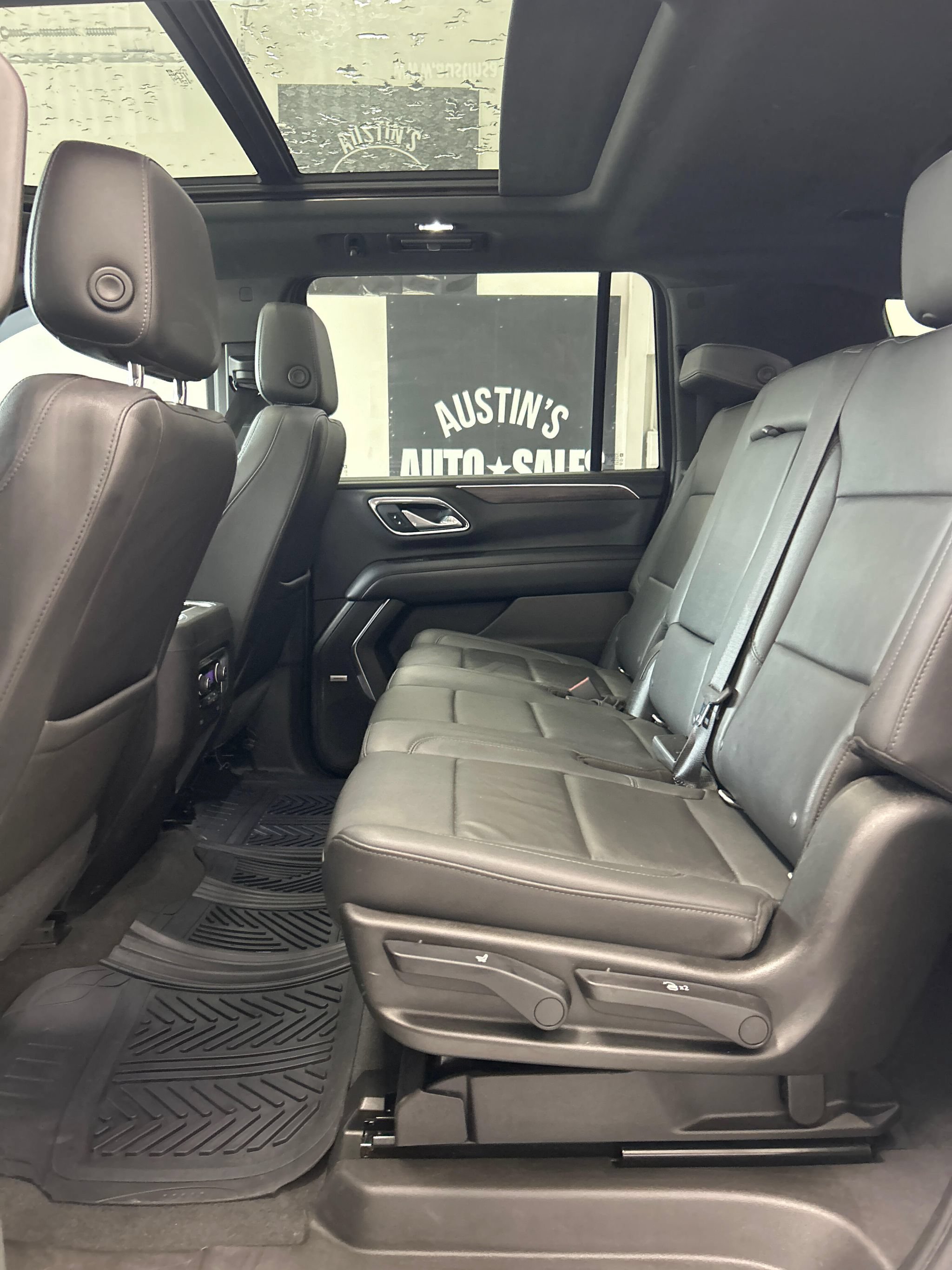 Used 2021 Chevrolet Suburban LT w/ LT Signature Package AWD/4WD image 10