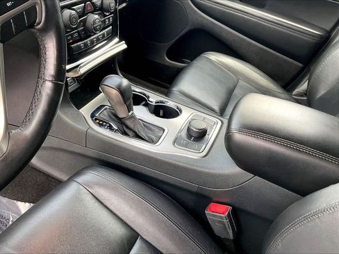 Used 2020 Jeep Grand Cherokee Limited AWD/4WD image 19