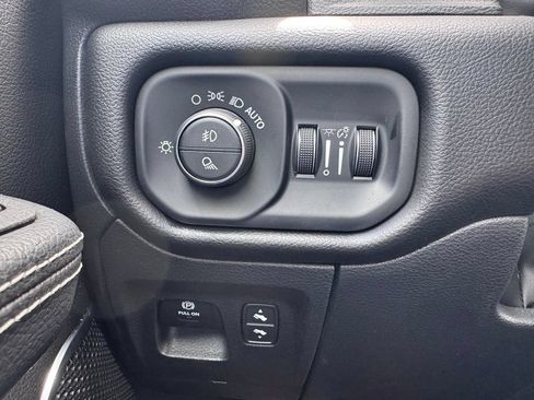 Used 2025 RAM 1500 Laramie AWD/4WD image 37