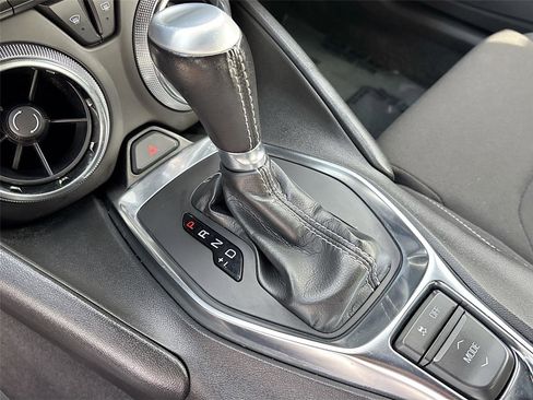 Used 2022 Chevrolet Camaro LT w/ Technology Package image 17