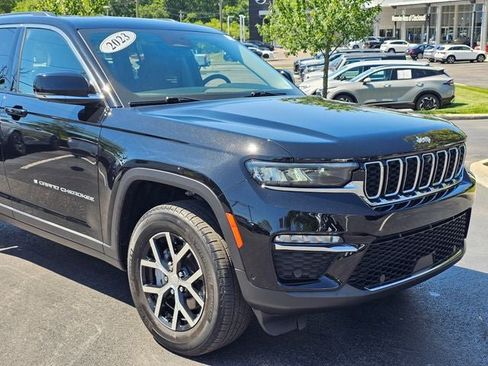Used 2023 Jeep Grand Cherokee Limited w/ Luxury Tech Group II AWD/4WD image 4