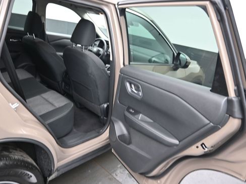 Used 2025 Nissan Rogue SV image 12