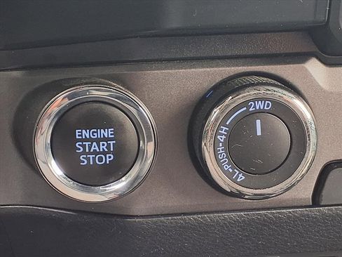 Used 2022 Toyota Tacoma TRD Off-Road image 5