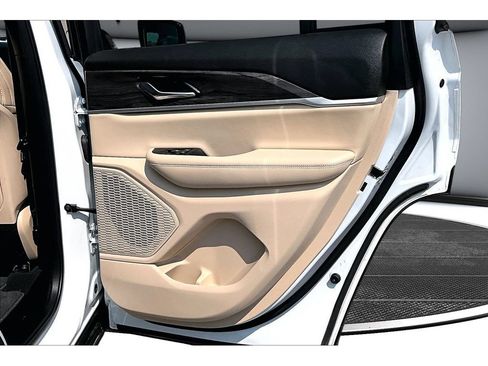Certified 2025 Jeep Grand Cherokee Limited RWD image 43