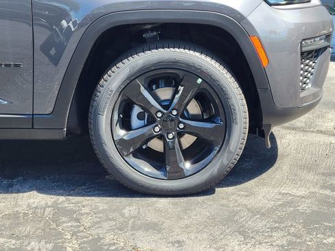 New 2026 Jeep Grand Cherokee Limited w/ Limited Altitude Package AWD/4WD image 24