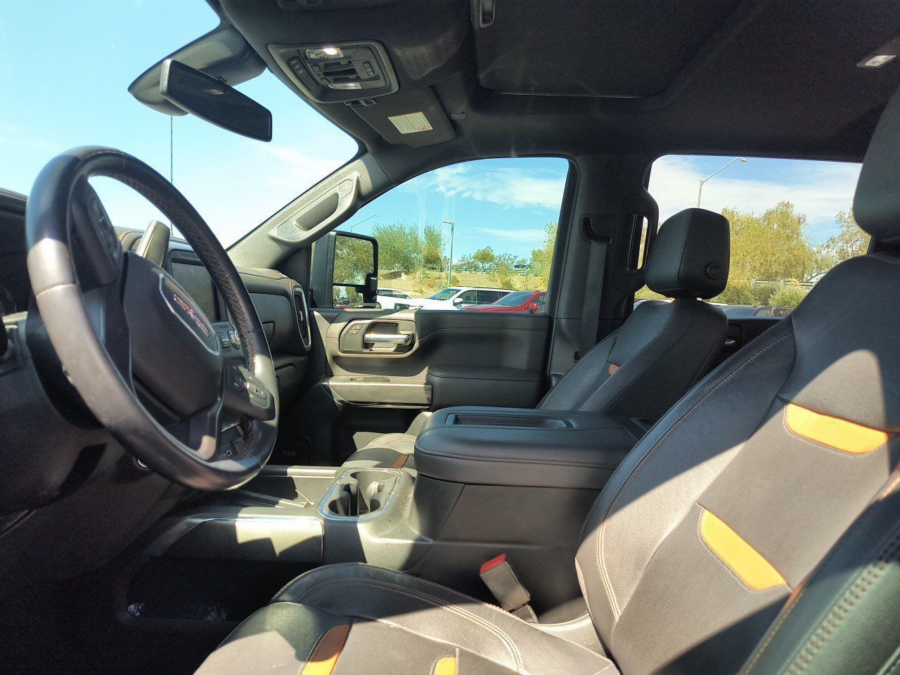 Used 2022 GMC Sierra 2500 AT4 w/ AT4 Preferred Package AWD/4WD image 3