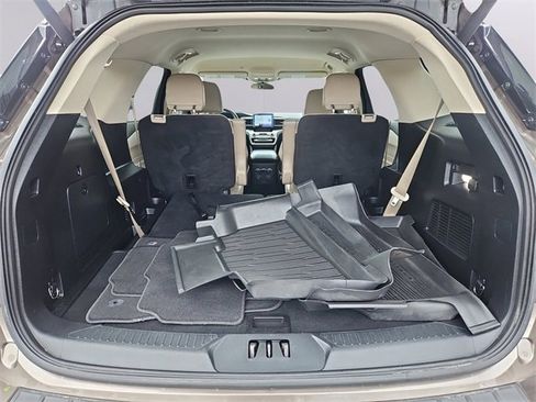 Used 2021 Ford Explorer XLT w/ Equipment Group 202A image 32