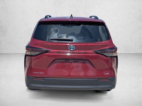 Used 2025 Toyota Sienna LE w/ LE Plus Package AWD/4WD image 6