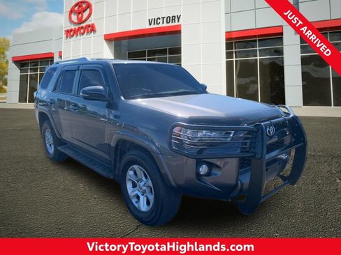 Used 2017 Toyota 4Runner SR5 Premium AWD/4WD image 1