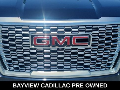 Used 2022 GMC Yukon XL Denali AWD/4WD image 9