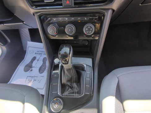 Used 2023 Volkswagen Taos SE w/ Panoramic Sunroof Package AWD/4WD image 26