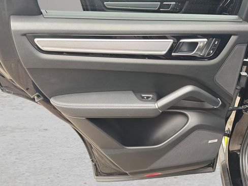 Used 2023 Porsche Cayenne Platinum Edition image 14