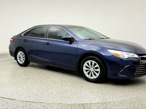 Used 2017 Toyota Camry LE FWD image 3