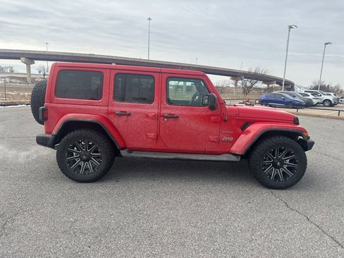 Used 2018 Jeep Wrangler Unlimited Sahara image 4
