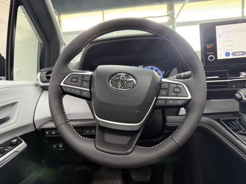 Used 2026 Toyota Sienna XSE AWD/4WD image 14