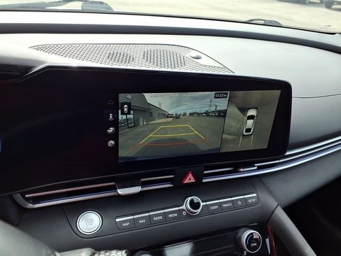 Used 2024 Hyundai Elantra Limited image 12