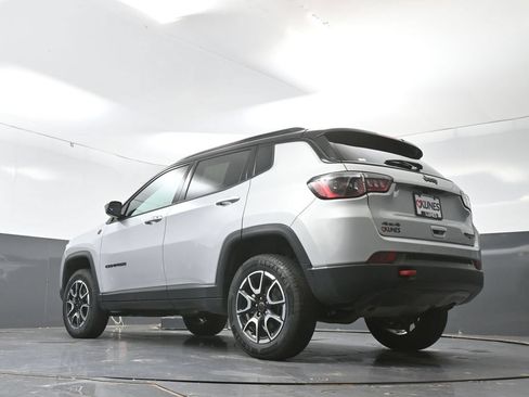 Used 2025 Jeep Compass Trailhawk AWD/4WD image 57