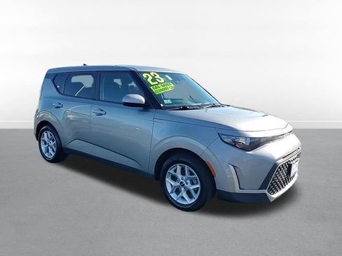 Used 2023 Kia Soul LX w/ Option Group 015 image 3