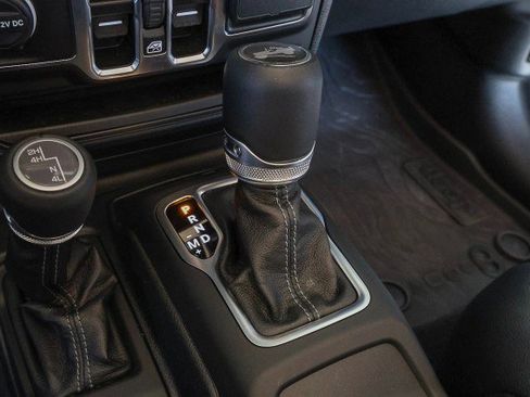 Used 2025 Jeep Wrangler Sahara image 22