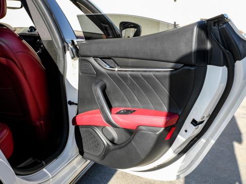 Used 2019 Maserati Ghibli S image 44