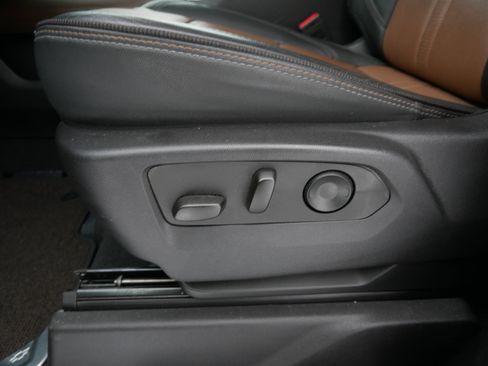 Used 2024 Chevrolet Silverado 3500 High Country w/ High Country Premium Package image 28