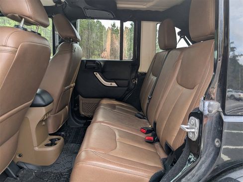 Used 2017 Jeep Wrangler Unlimited Rubicon w/ Connectivity Group image 14