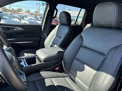 Certified 2025 Chevrolet Traverse LT image 17