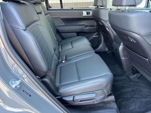 Certified 2025 Hyundai Santa Fe Limited AWD/4WD image 18