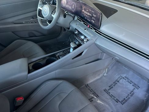 Used 2023 Hyundai Elantra SEL w/ Convenience Package FWD image 16