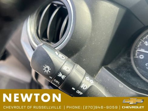 Used 2016 Toyota Tacoma TRD Off-Road w/ Towing Package AWD/4WD image 15