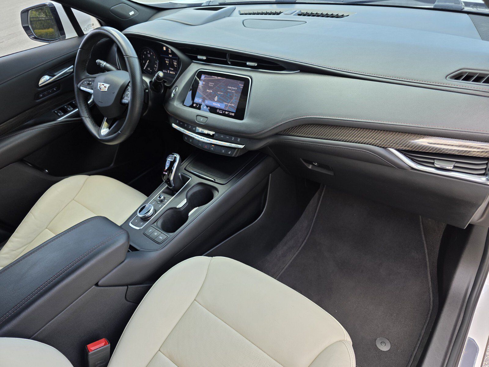 Used 2022 Cadillac XT4 Sport w/ LPO, ONYX Package FWD image 29