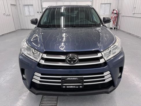 Used 2019 Toyota Highlander XLE AWD/4WD image 11