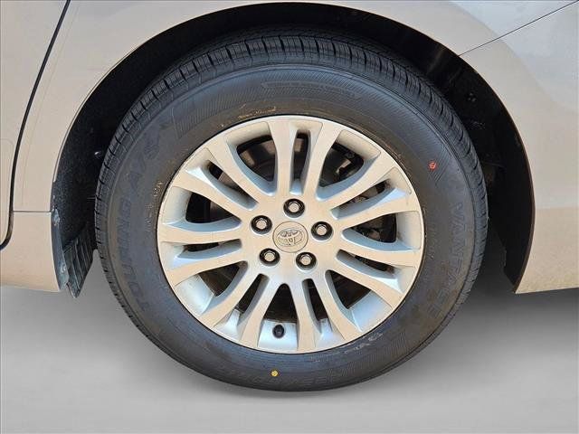 Used 2015 Toyota Sienna XLE FWD image 24