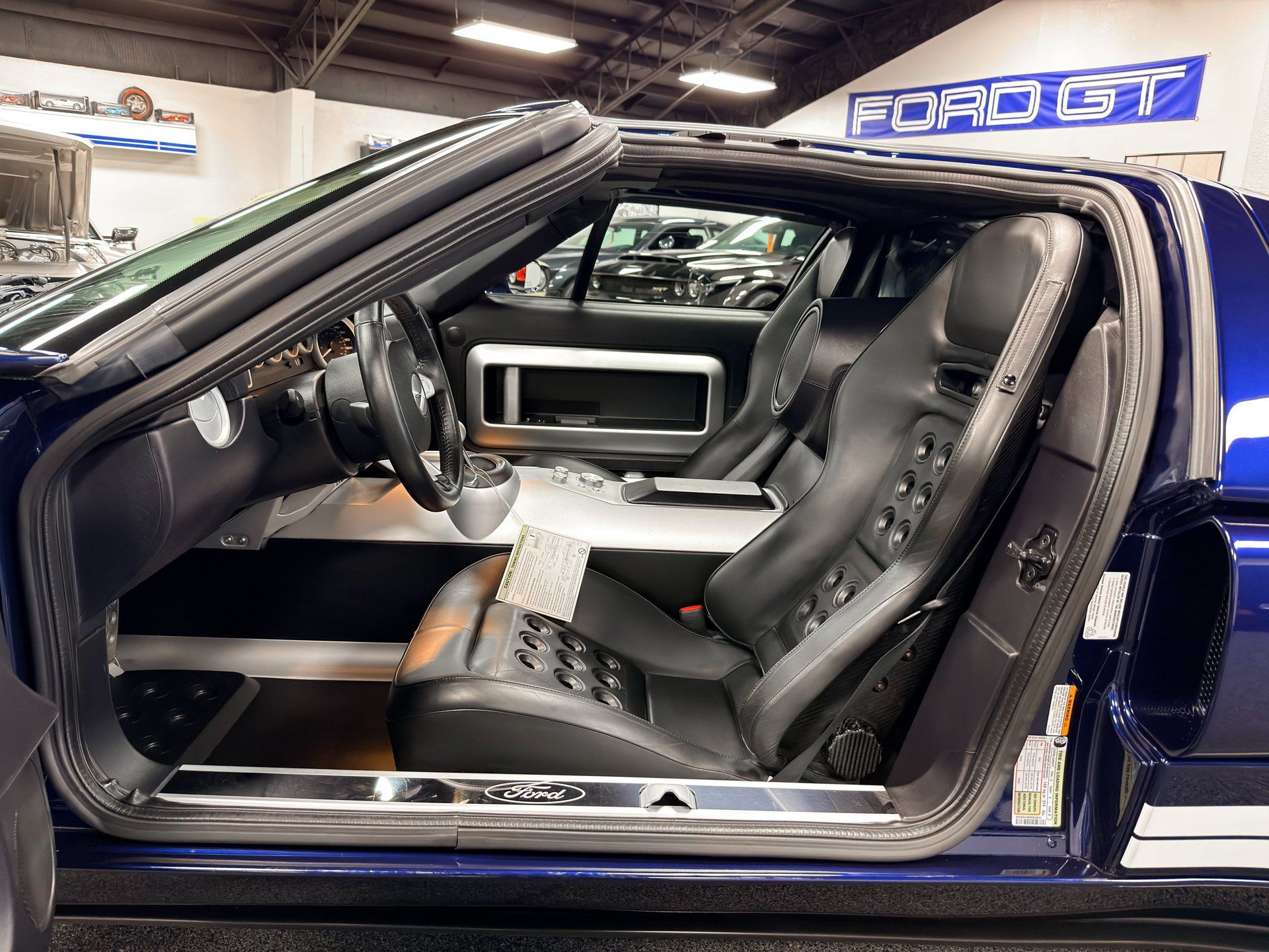 Used 2006 Ford GT RWD image 22