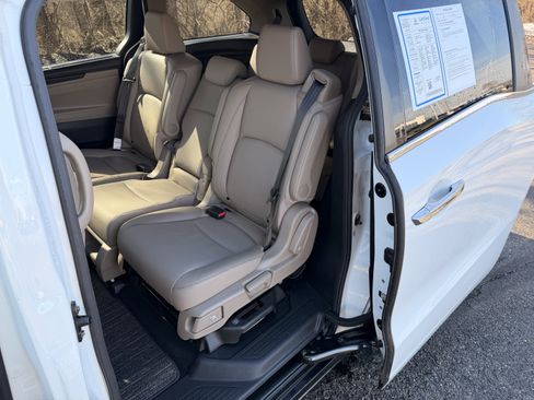 Used 2023 Honda Odyssey EX-L image 12