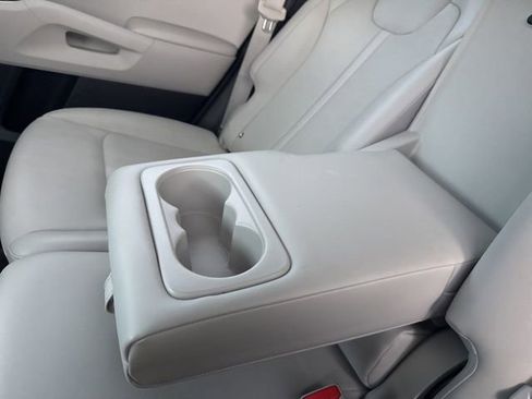 Used 2025 Kia Sorento S image 30