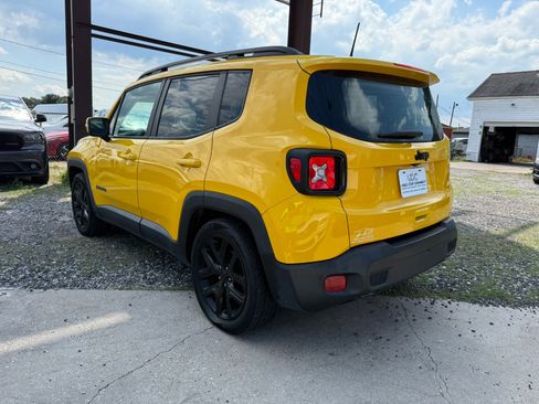 Used 2018 Jeep Renegade Altitude image 7