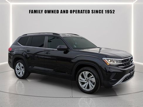 Certified 2023 Volkswagen Atlas SE image 9