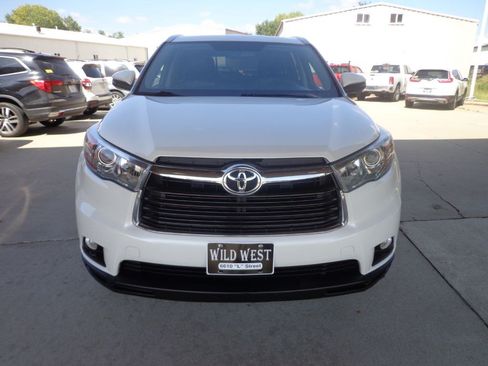 Used 2016 Toyota Highlander XLE AWD/4WD image 2