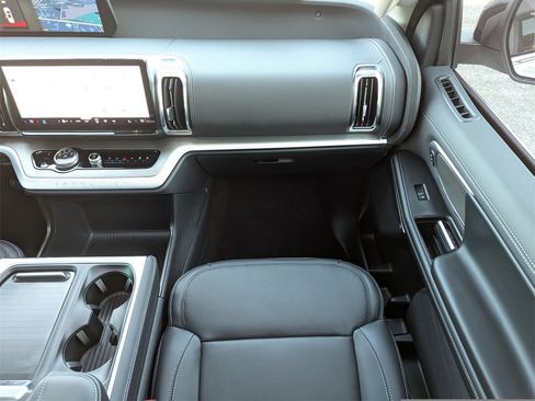 New 2025 Ford Expedition Platinum w/ Driver's Package image 16