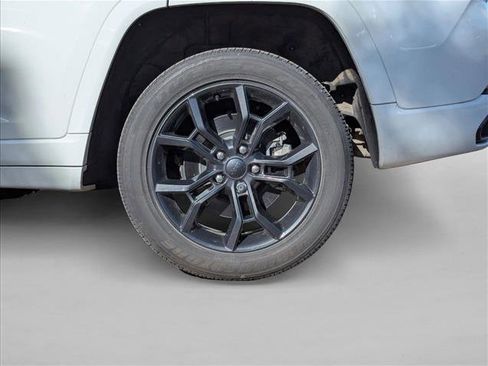 Used 2024 Jeep Grand Cherokee Limited 4xe AWD/4WD image 9