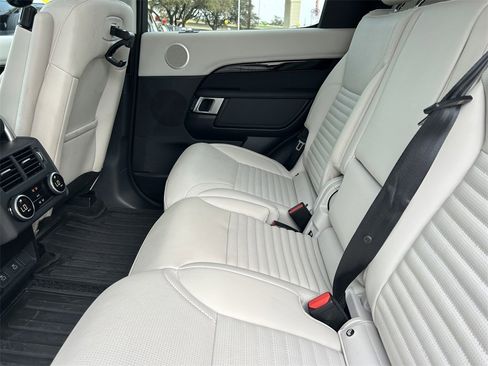 Used 2025 Land Rover Discovery S image 15