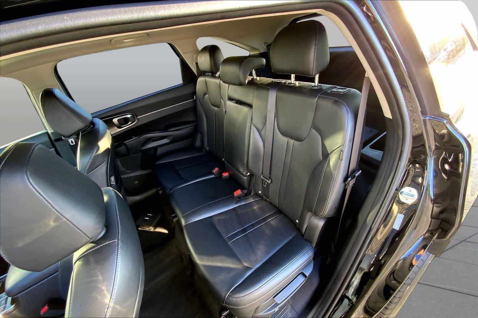 Used 2025 Kia Sorento S w/ Panoramic Sunroof Package FWD image 18