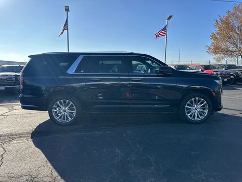 Used 2023 Cadillac Escalade ESV Premium Luxury image 5