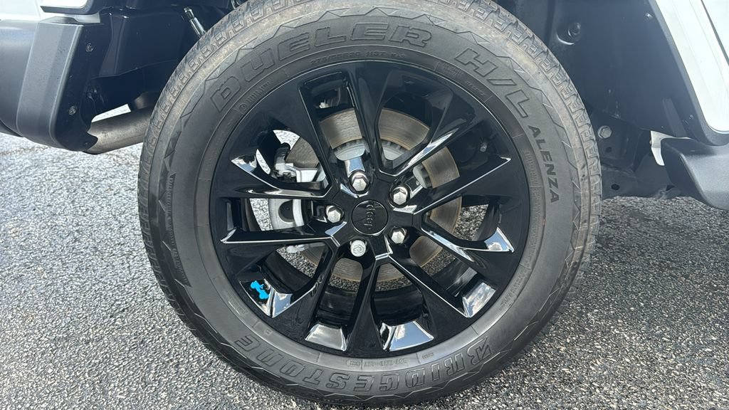 Used 2022 Jeep Wrangler Unlimited Sahara AWD/4WD image 8