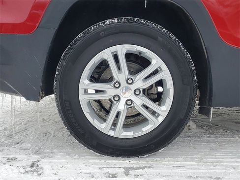 Used 2023 GMC Terrain SLE w/ Driver Convenience Package image 5