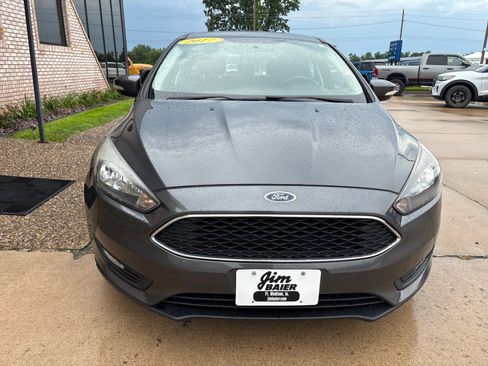 Used 2017 Ford Focus SEL w/ Cold Weather Package FWD image 6