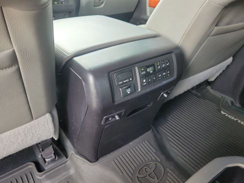 Used 2021 Toyota Sequoia Platinum AWD/4WD image 10