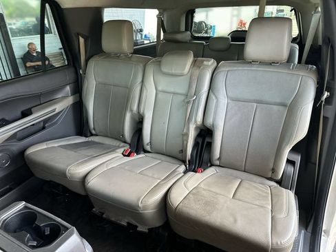Used 2018 Ford Expedition Max XLT w/ Equipment Group 201A AWD/4WD image 22